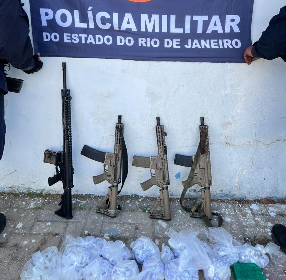 Domingo de guerra contra o crime: Primeiro Batalhão apreende quatro fuzis na Comunidade do Zumbi