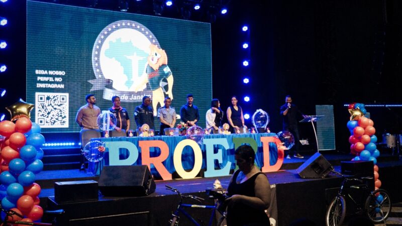 Itaboraí forma centenas de alunos no PROERD