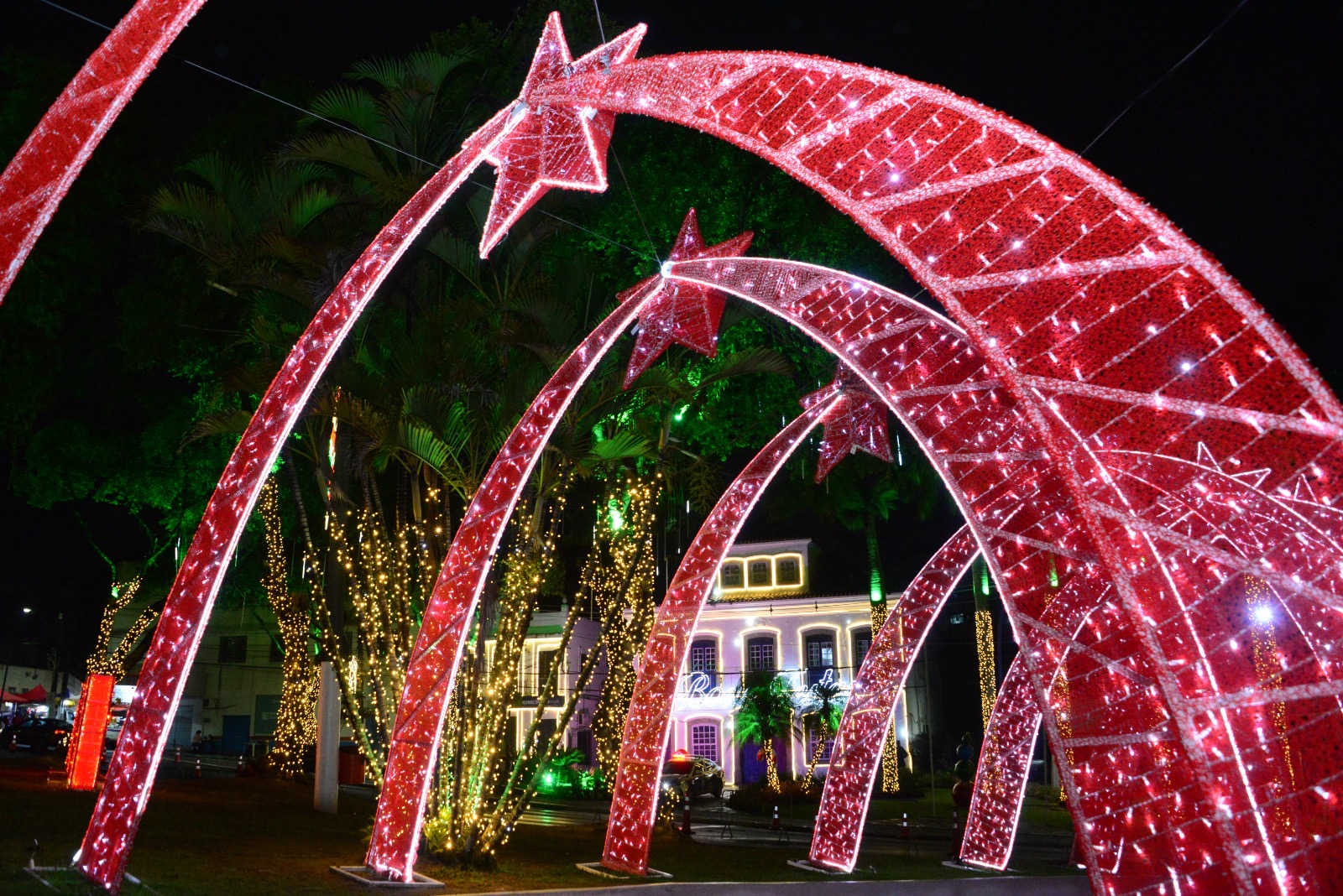 Natal ItaLuz 2025: Noite de sexta-feira é marcada por inclusão e alegria no Centro de Itaboraí