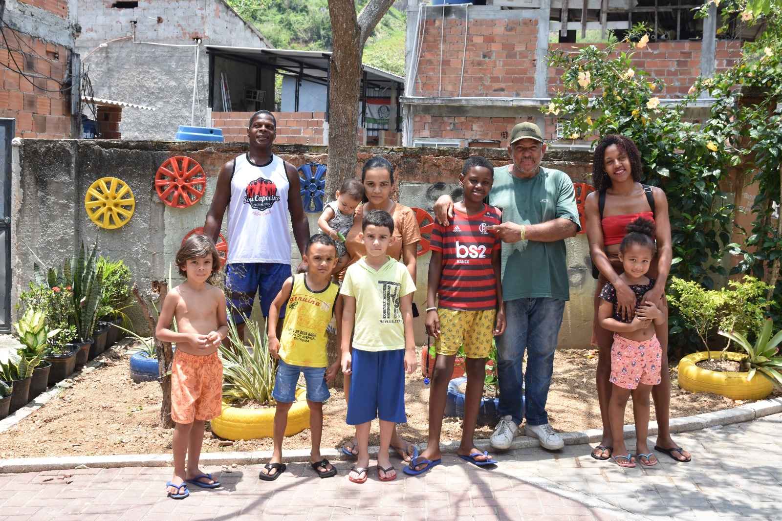Clin lança programa de paisagismo em comunidade de Niterói