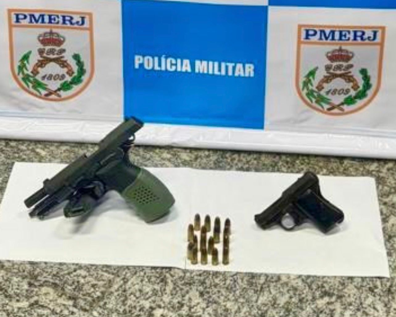 Dois homens são presos na saída da Comunidade da Nova Brasília, em Niterói