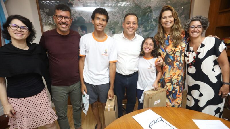 Prefeitura de Niterói premia estudantes da rede municipal que fizeram desenhos sobre o futuro da cidade