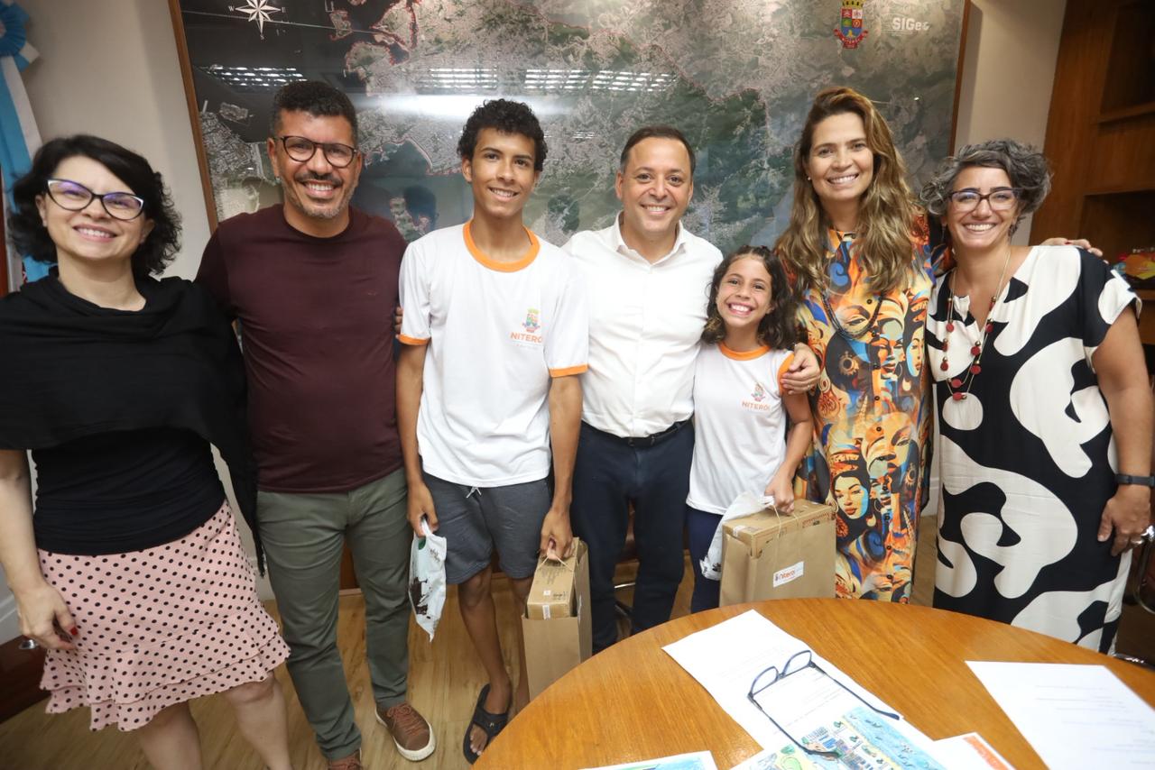 Prefeitura de Niterói premia estudantes da rede municipal que fizeram desenhos sobre o futuro da cidade