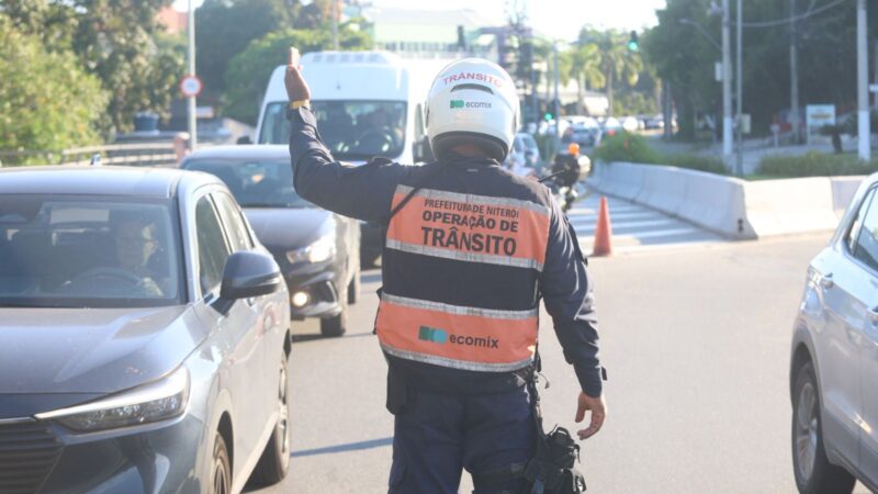 Mais de 300 mil pessoas lotaram as praias de Niterói no fim de semana