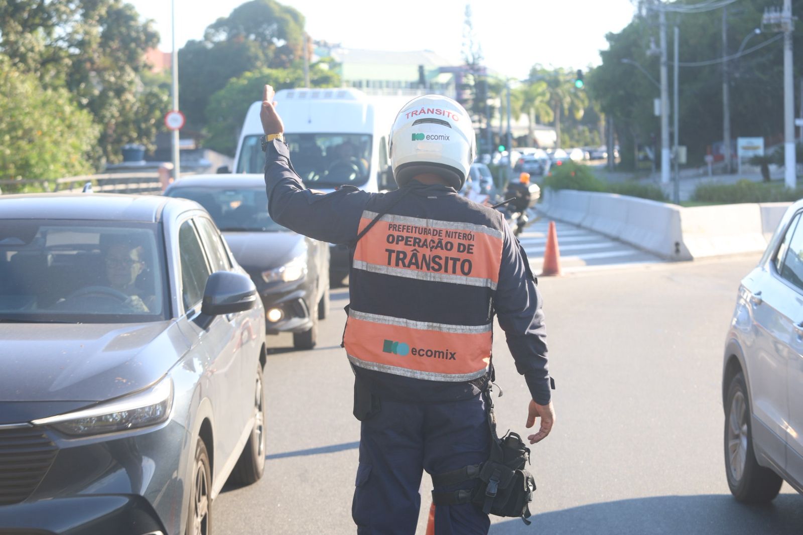 Mais de 300 mil pessoas lotaram as praias de Niterói no fim de semana