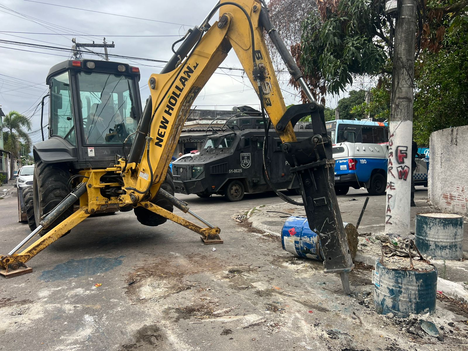 Operação Barricada Zero ultrapassa 2 mil toneladas retiradas no Jardim Catarina; São Gonçalo ganha reforço histórico na segurança