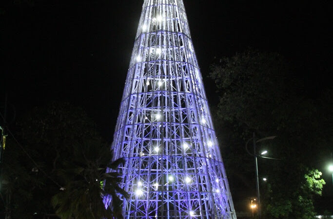 São Gonçalo celebra inauguração da Árvore de Natal com grande público na Trindade