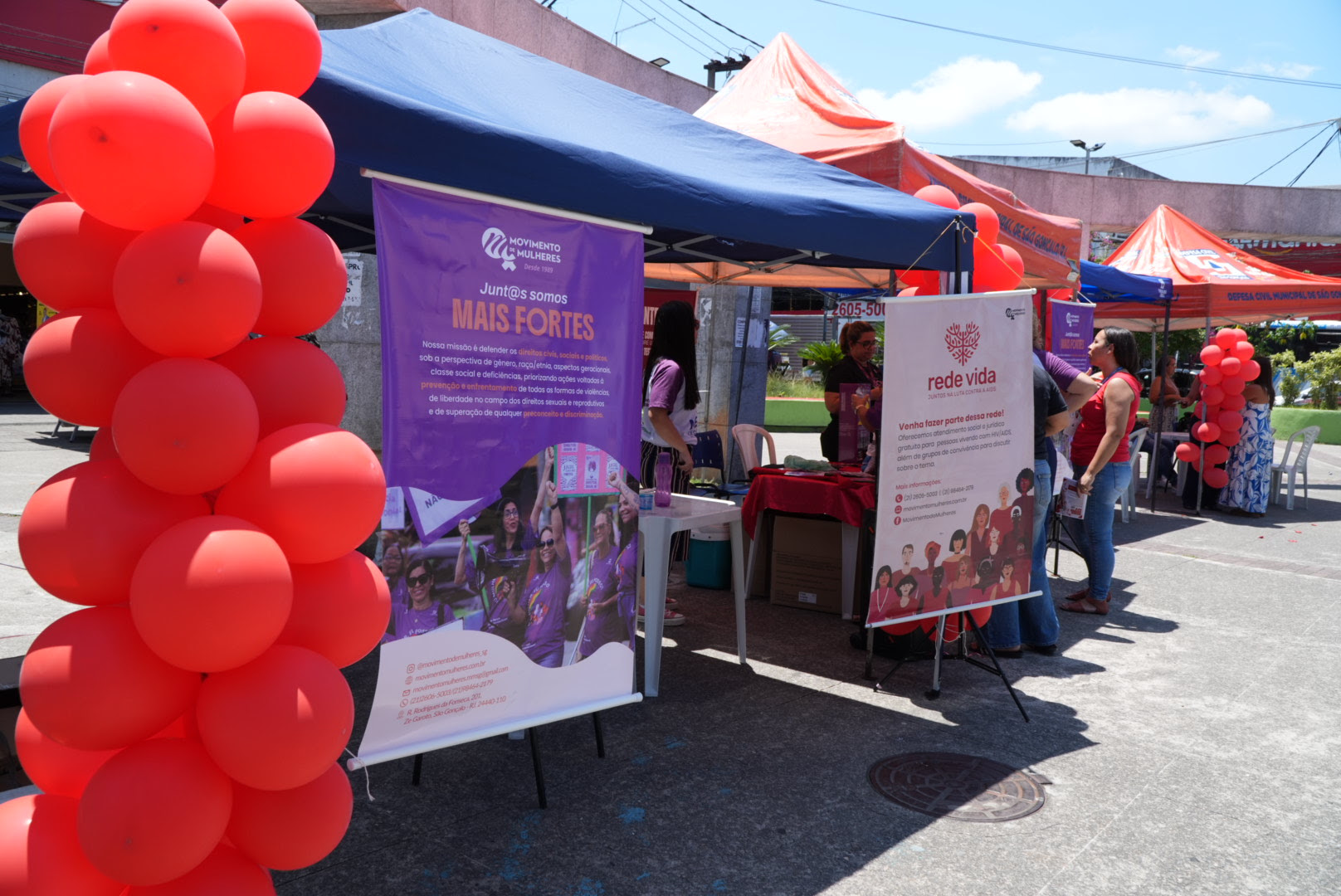 Prefeitura de São Gonçalo realiza ação de conscientização do Dezembro Vermelho no Centro