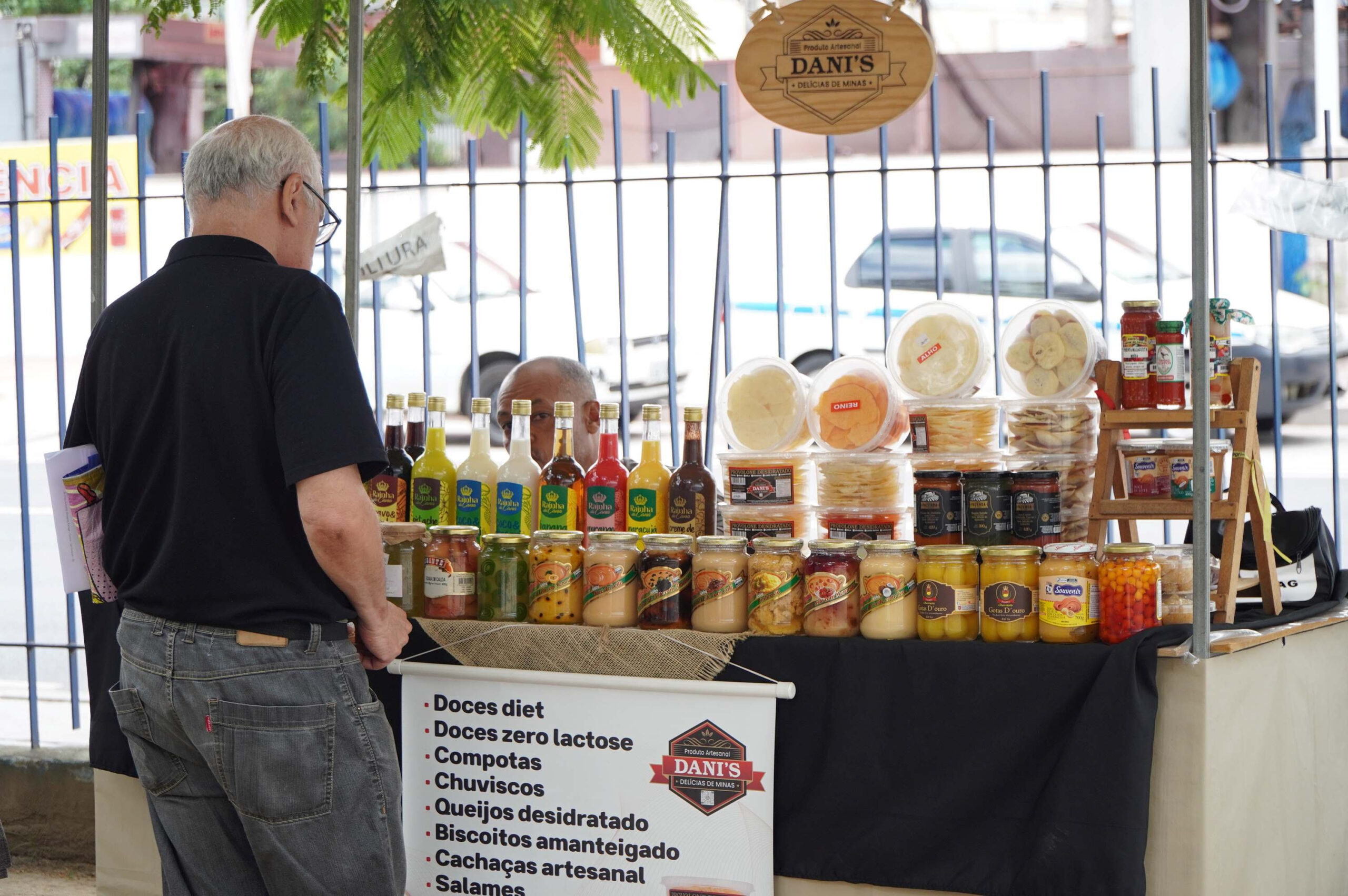 Feira das Artesãs em Movimento reúne microempreendedoras em São Gonçalo