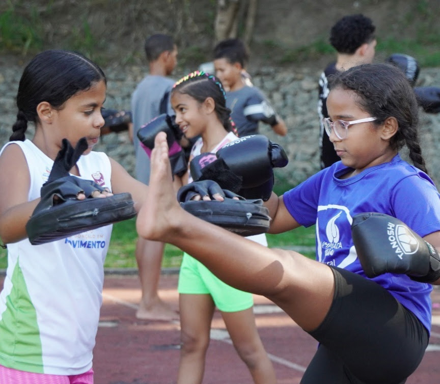 Gonçalenses praticam arte marcial gratuita no Colubandê