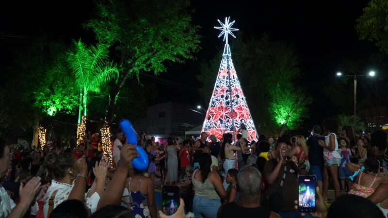 Praça do Bandeirante ganha decoração de Natal
