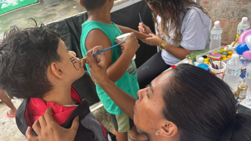 Caravana de Arte e Lazer garante manhã com brincadeiras para famílias em Tribobó