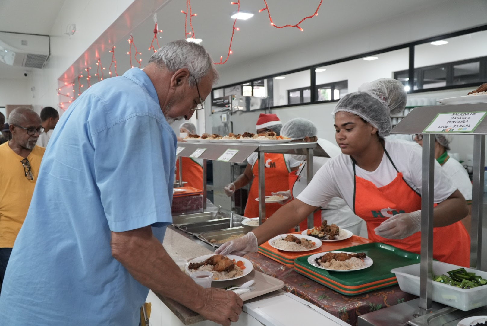 Restaurante do Povo de São Gonçalo prepara almoço especial de Natal