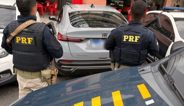 PRF recupera carro roubado na BR-101, em Niterói, e detém dois suspeitos