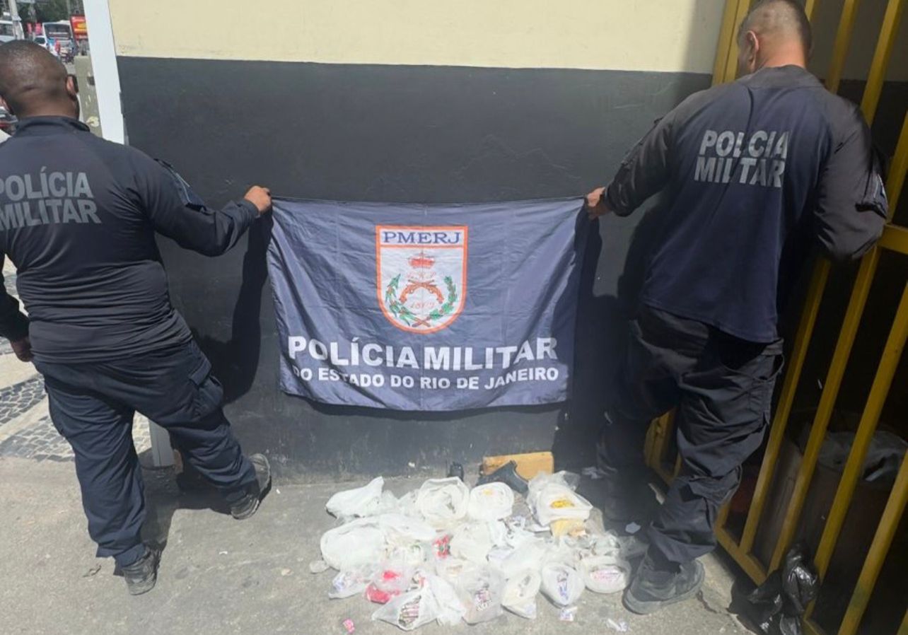 Equipes do 7º BPM apreendem grande quantidade de drogas no Jardim Catarina em São Gonçalo