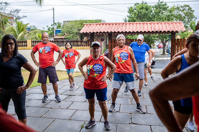 Prefeitura de Maricá promove aulão de zumba na primeira semana da Casa da Terceira Idade de Ponta Negra