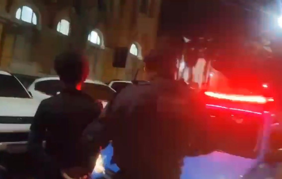 Populares detêm suspeito de furto de celular no Centro de Niterói