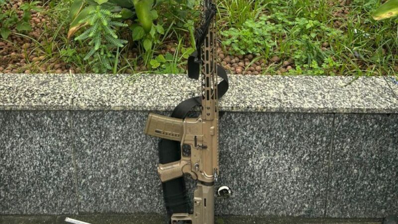 Policiais do 1º e 7º BPM são recebidos a tiros no Jardim Catarina e recuperam fuzil durante ação para resgatar carreta roubada