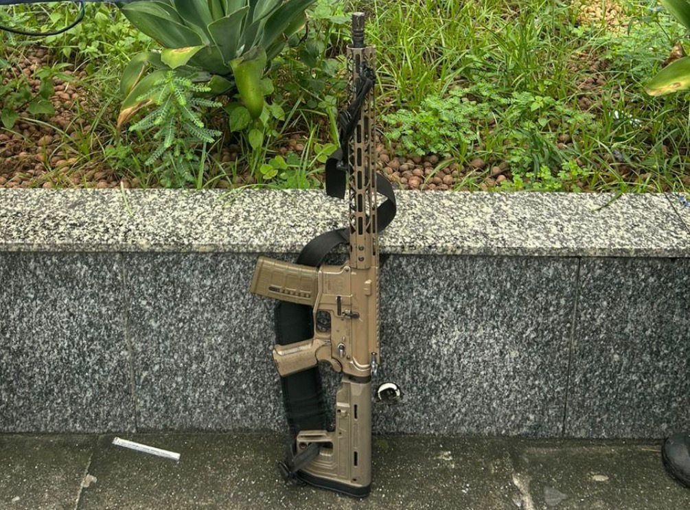 Policiais do 1º e 7º BPM são recebidos a tiros no Jardim Catarina e recuperam fuzil durante ação para resgatar carreta roubada