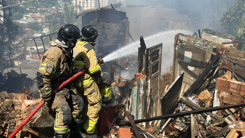 Incêndio destrói casa na comunidade da Souza Soares, em Santa Rosa