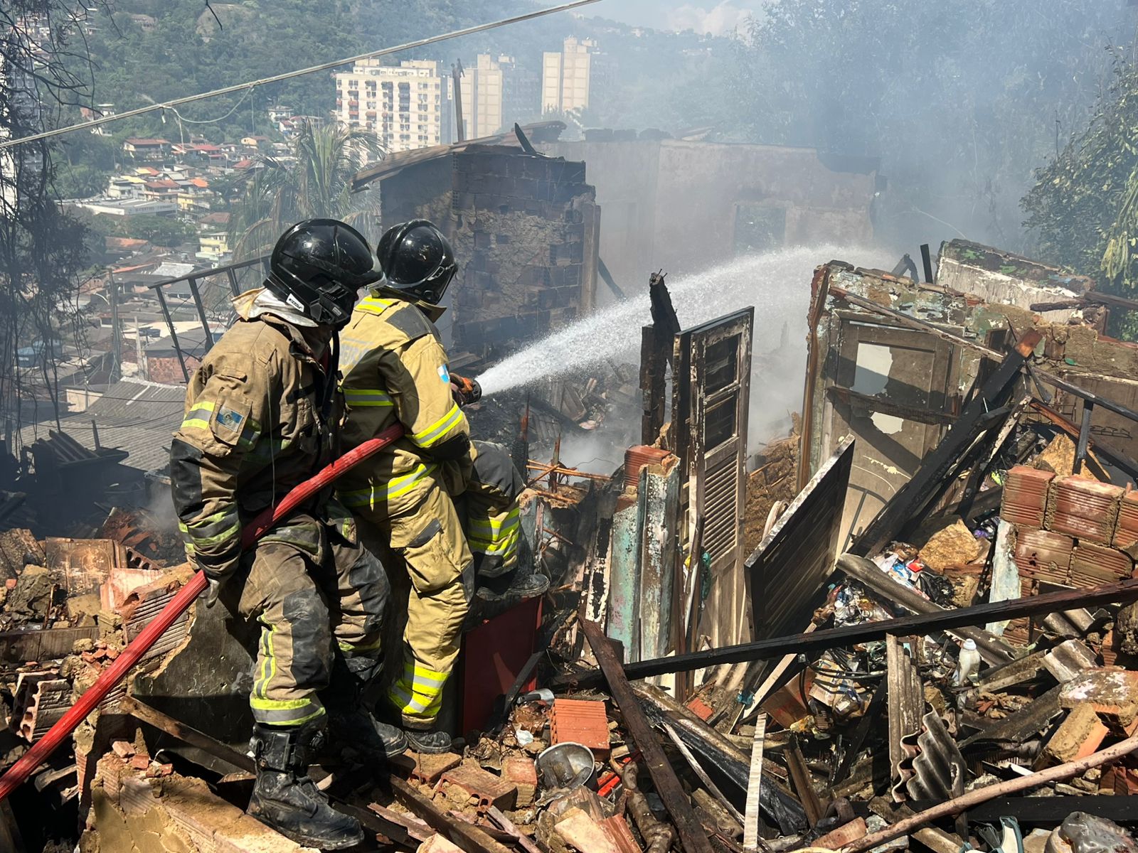 Incêndio destrói casa na comunidade da Souza Soares, em Santa Rosa