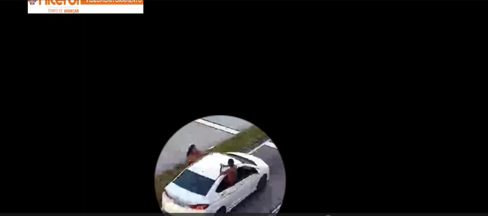 NitTrans identifica veículo que trafegava com passageiros pendurados