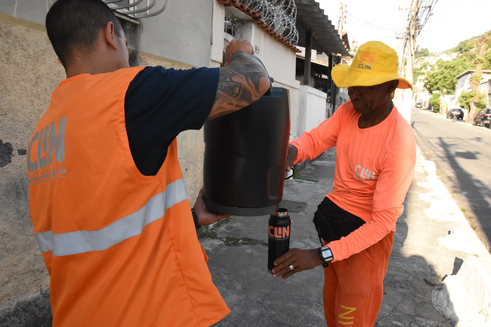 Clin muda rotina para proteger garis do calor extremo
