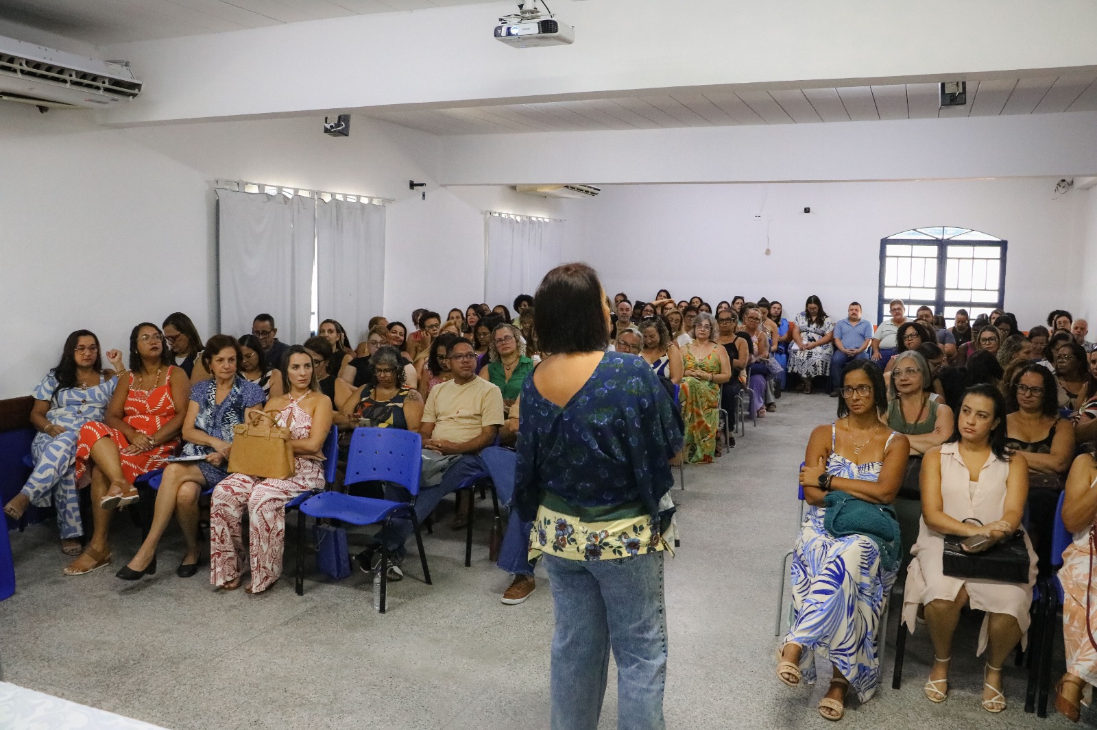 Educação de Itaboraí alinha diretrizes para 2026 com foco na Educação digital e Educação antirracista