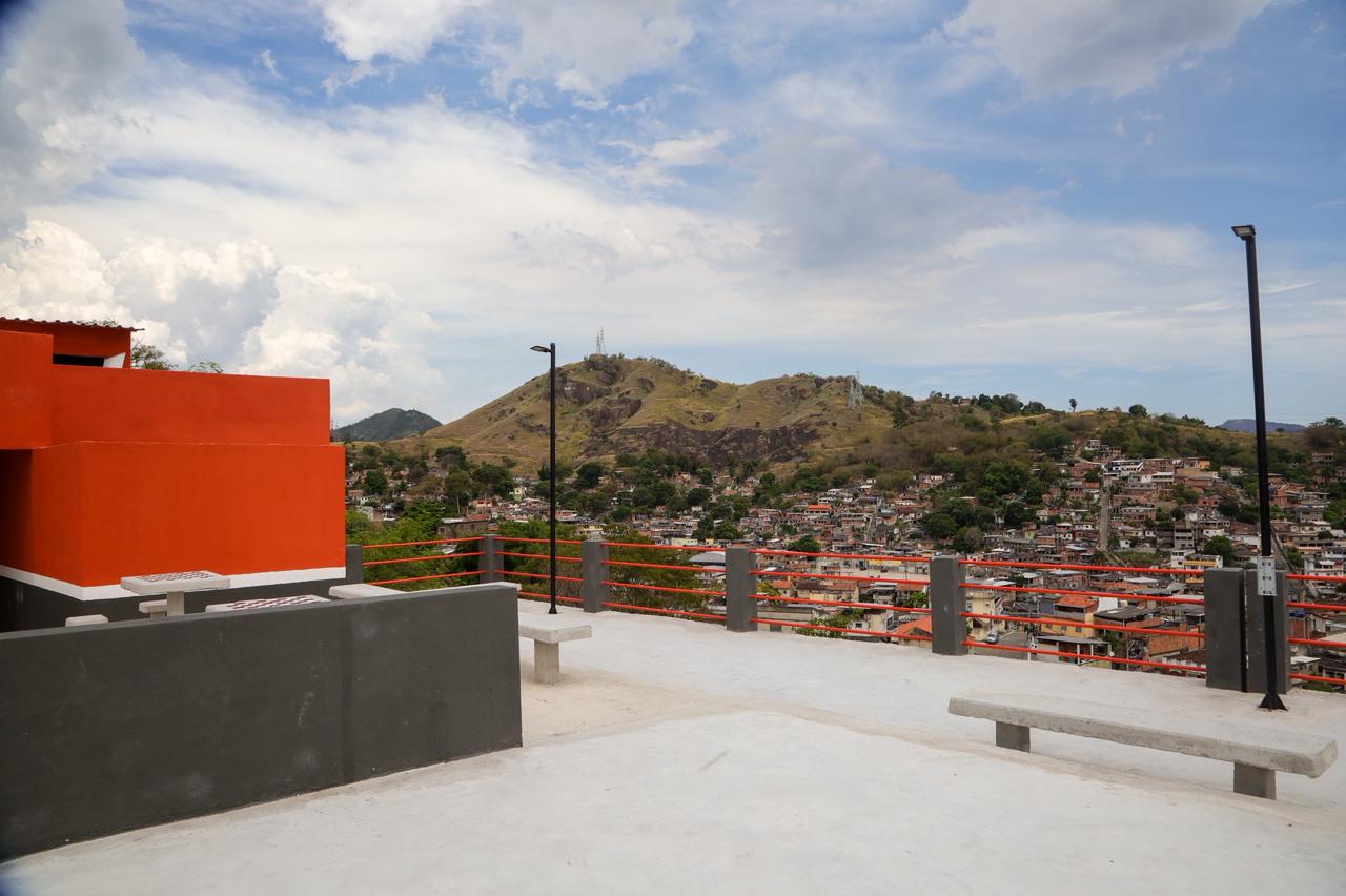 Prefeitura de Niterói entrega área de lazer e escadarias no Papagaio, na Zona Norte