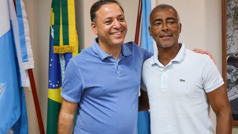 Prefeito de Niterói, Rodrigo Neves, recebe senador Romário