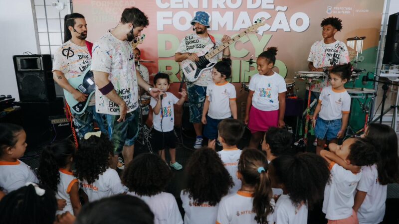 Programa Tô de Férias na Escola leva brincadeiras e experiências educativas a alunos da Rede Municipal