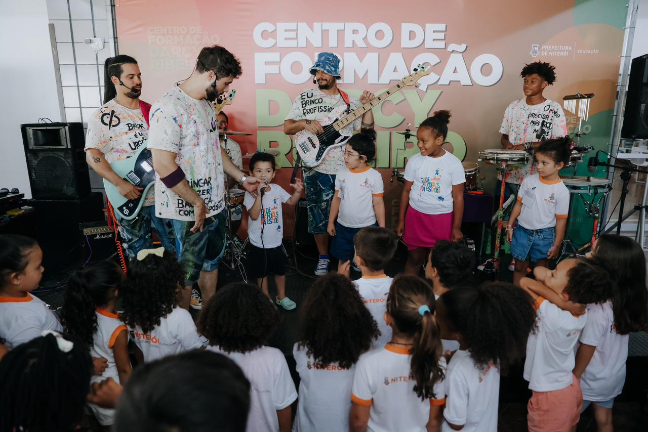 Programa Tô de Férias na Escola leva brincadeiras e experiências educativas a alunos da Rede Municipal