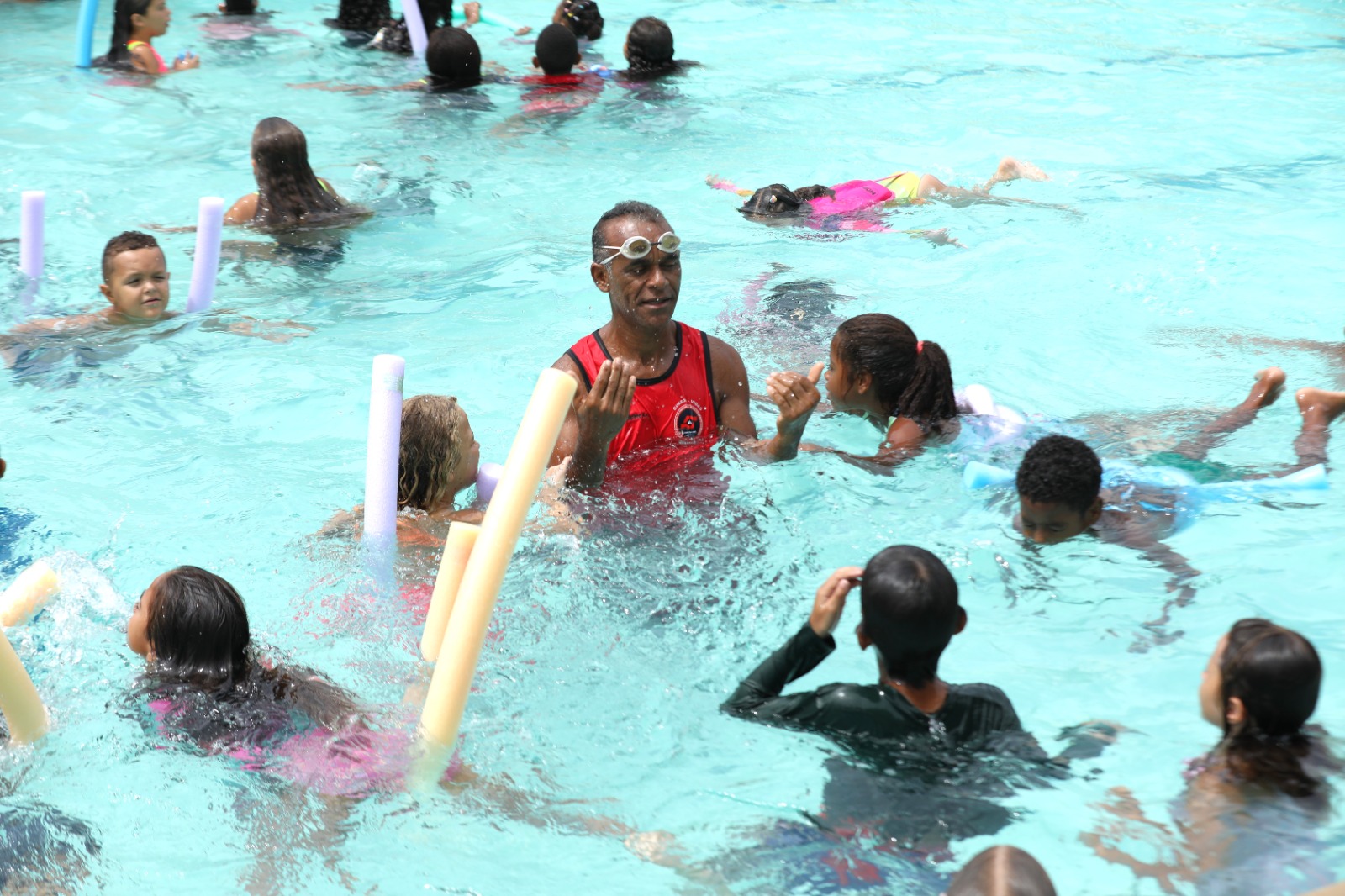 Maricá: colônia de férias une diversão e aprendizado para crianças da rede municipal
