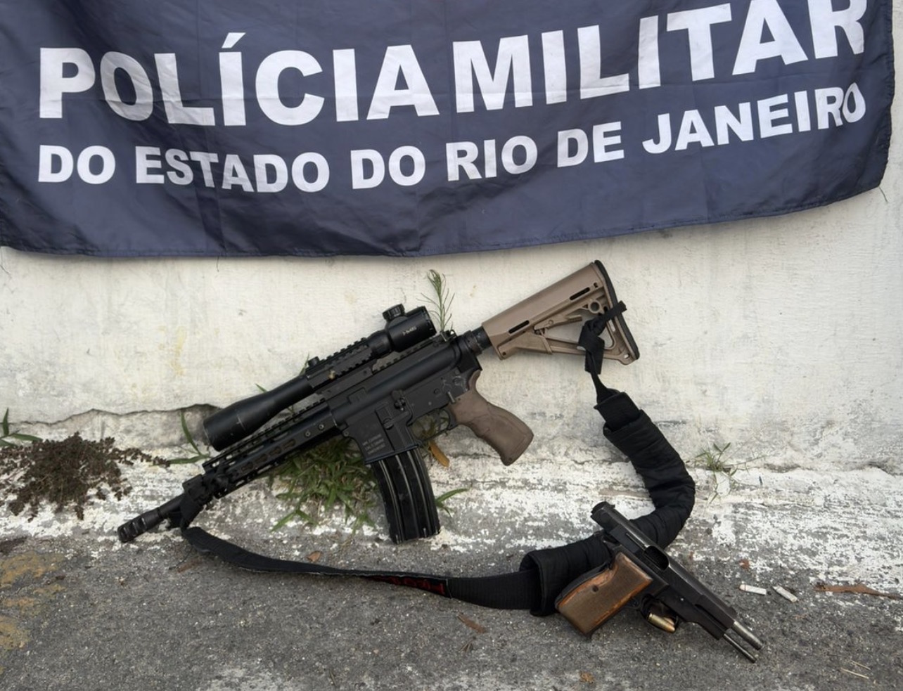 Fuzil calibre 5.56 é apreendido em operação do GAT na comunidade do Mundel, em São Gonçalo