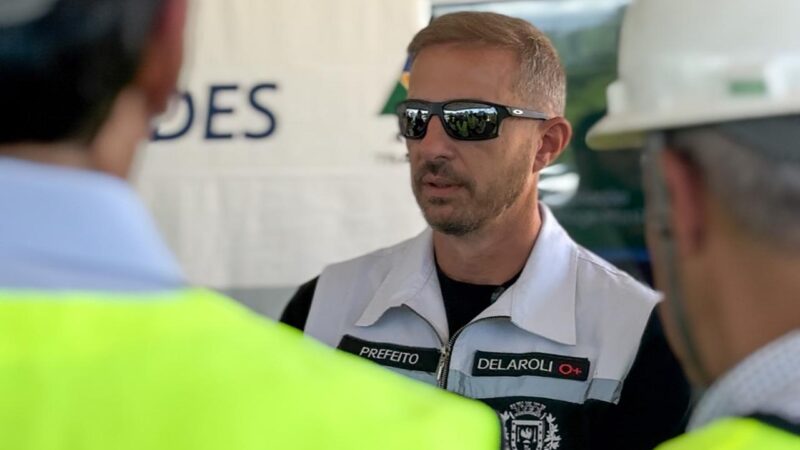 Ministro dos Transportes visita obras da BR-493 ao lado do prefeito de Itaboraí