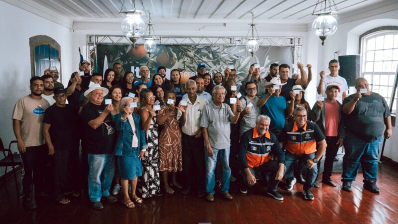 Prefeitura de Itaboraí entrega carteirinhas da Agricultura Familiar a produtores rurais do município