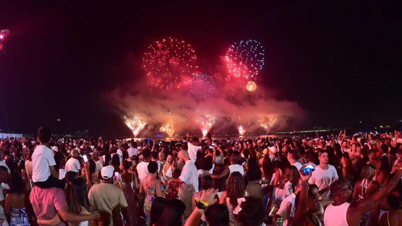 Operação especial de mobilidade durante o Réveillon em Niterói garantiu transporte para o público recorde na orla