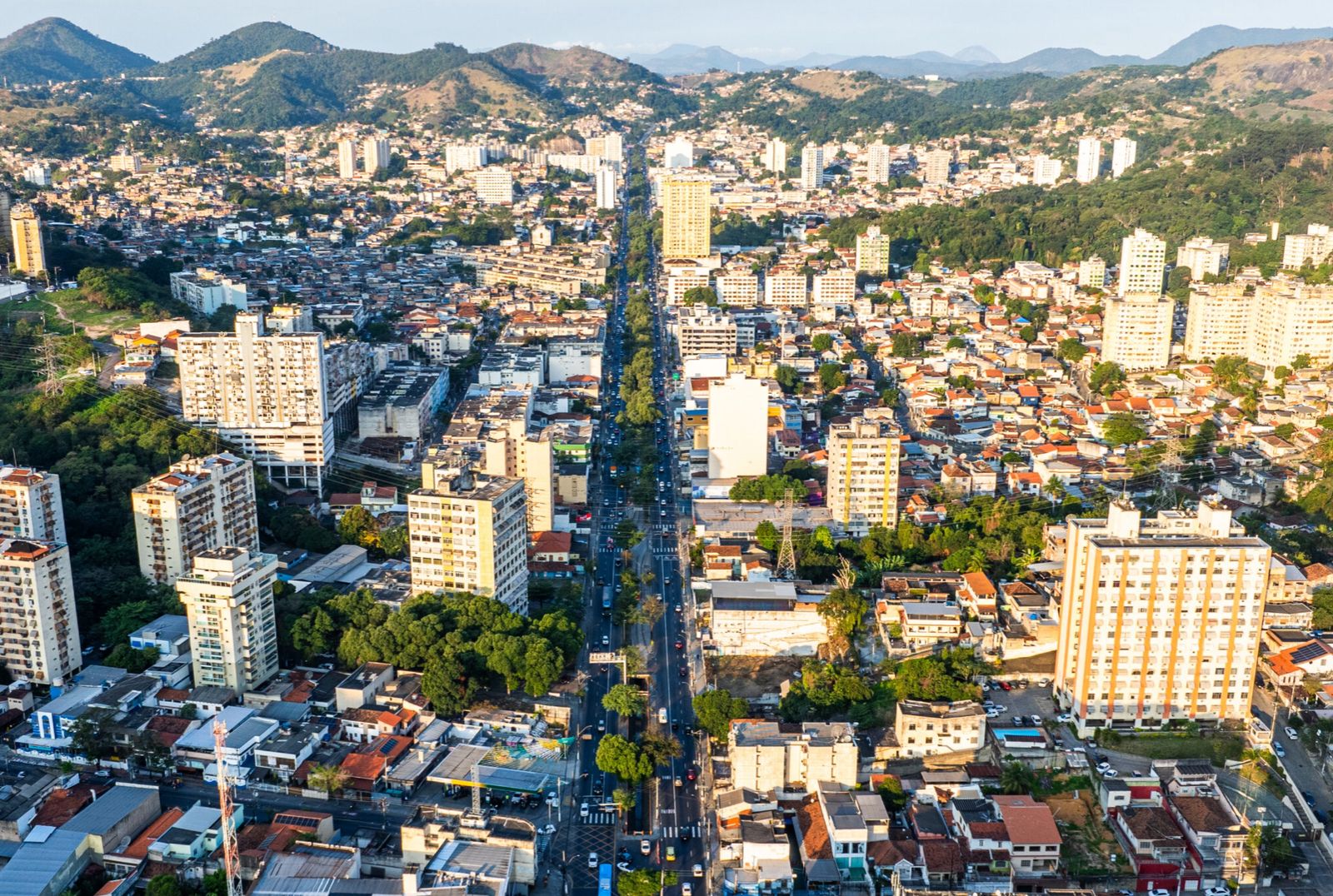 Guerra entre facções transforma noite em terror no Fonseca, em Niterói