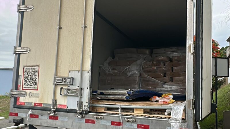 Primeiro Batalhão recupera carga de frango roubada e é recebido a tiros e granadas em São Gonçalo