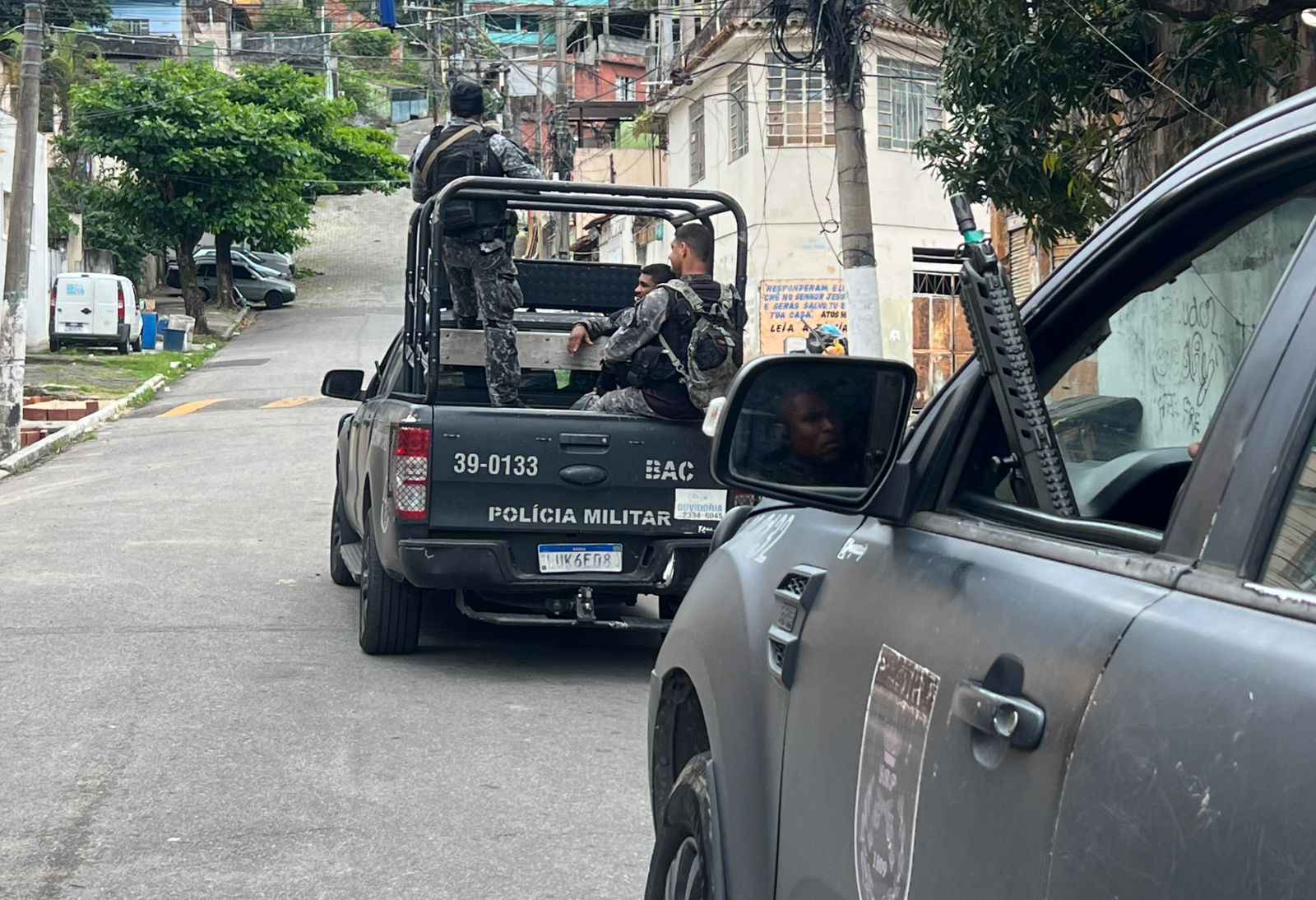 Mega-operação policial mobiliza forças de elite na Zona Norte de Niterói