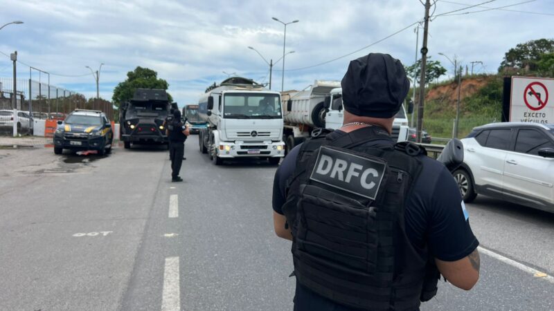 Mega-operação da DRFC intercepta tentativa de roubo na BR-101, apreende fuzil e deixa um ferido em São Gonçalo