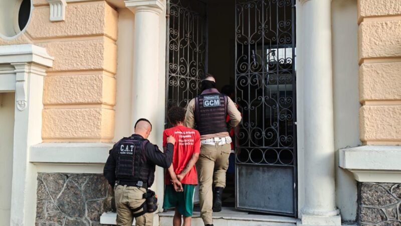 Guarda Municipal de Niterói prende três homens que assaltaram casa em Santa Rosa