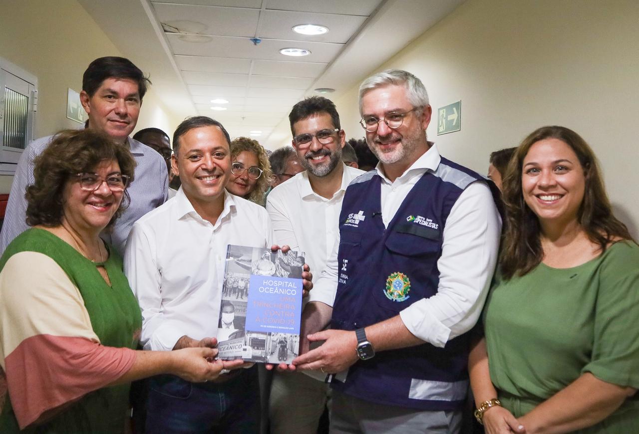 Rodrigo Neves recebe ministro da Saúde substituto em visita ao Hospital Oceânico de Niterói