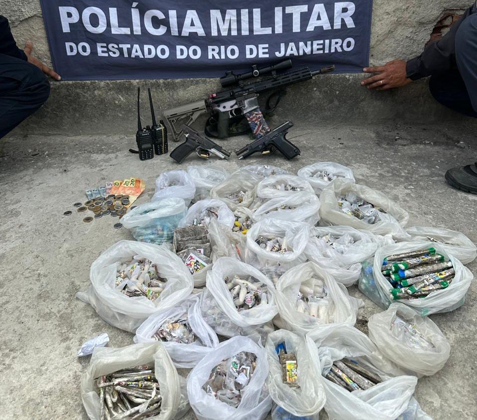 Operação do 7º BPM na Comunidade da Alma termina com fuzil, pistolas apreendidos e três mortos em São Gonçalo