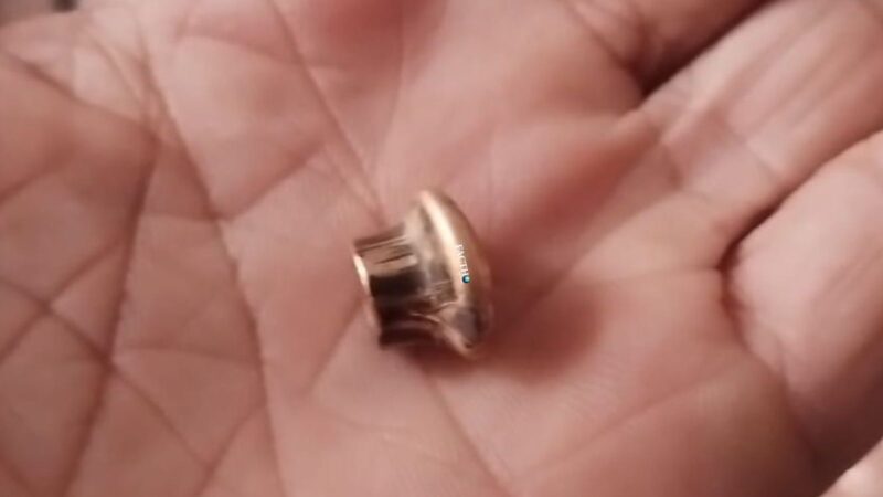 Bala perdida atinge casa de moradora na comunidade do Pimba, no Fonseca, em Niterói