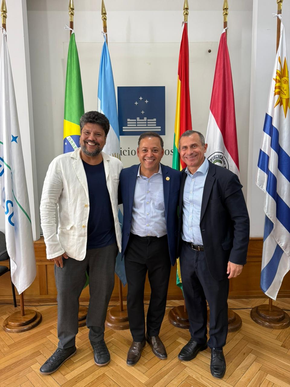 Presidente da Rede Mercocidades, prefeito Rodrigo Neves, lidera reunião estratégica da Associação de Cidades em Montevidéu