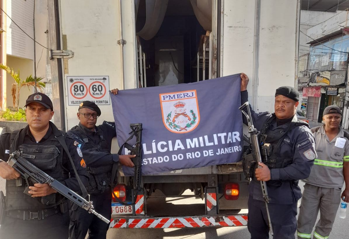 Policiais do 1º BPM recuperam carga de alimentos avaliada em R$ 60 mil em São Gonçalo