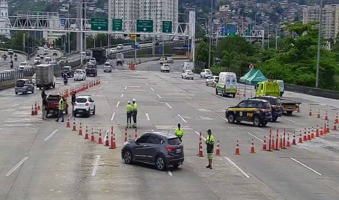 PRF realiza operação de fiscalização de alcoolemia na BR-101 em Niterói e São Gonçalo