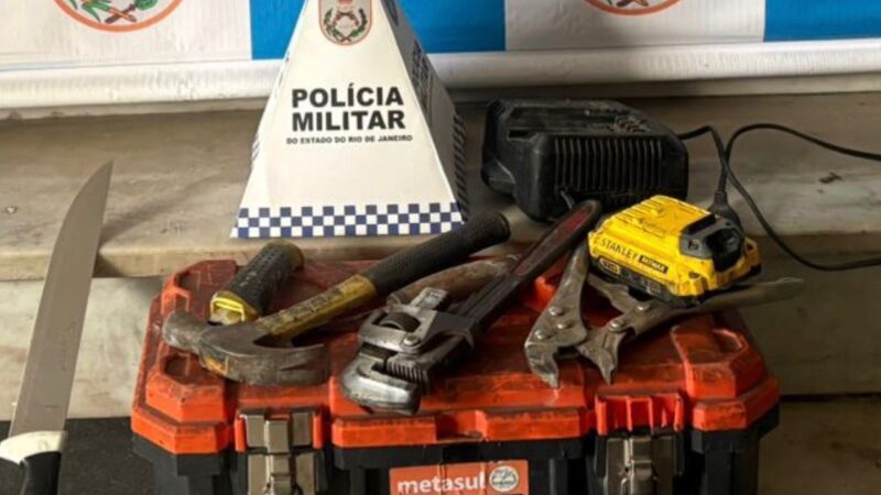 Trio é detido após furto a estabelecimento comercial no Centro de Niterói