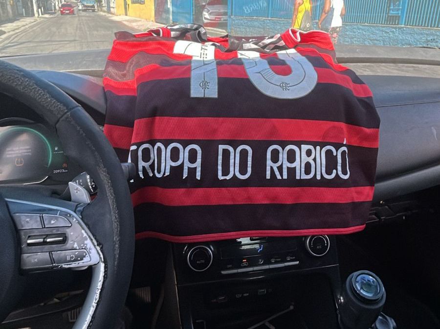 Delegacia de Roubos e Furtos de Cargas (DRFC) entra no Complexo do Salgueiro e apreende três veículos de alto valor em São Gonçalo